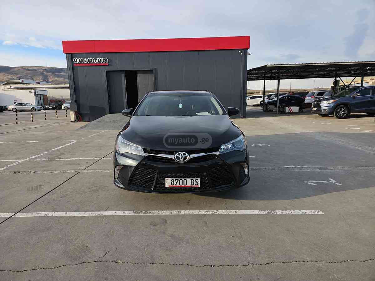 Toyota Camry - фото 2