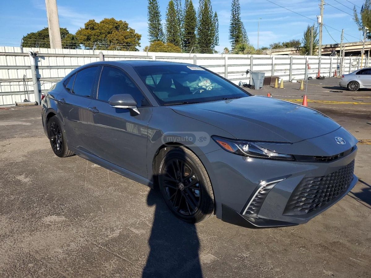 Toyota Camry 2026 — миниатюра 1