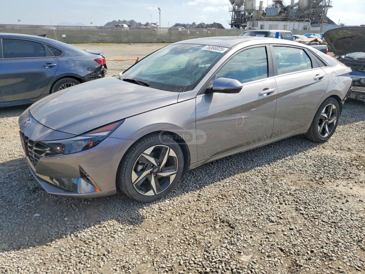 Hyundai Elantra - фото 1