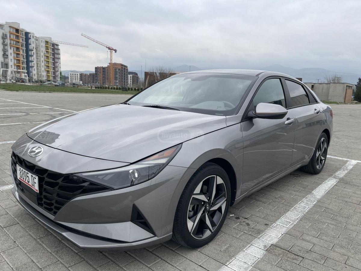 Hyundai Elantra - фото 1