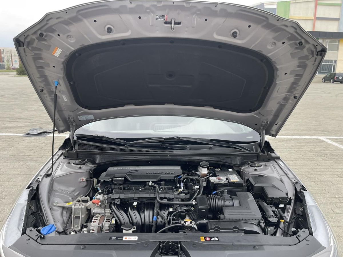 Hyundai Elantra - фото 12