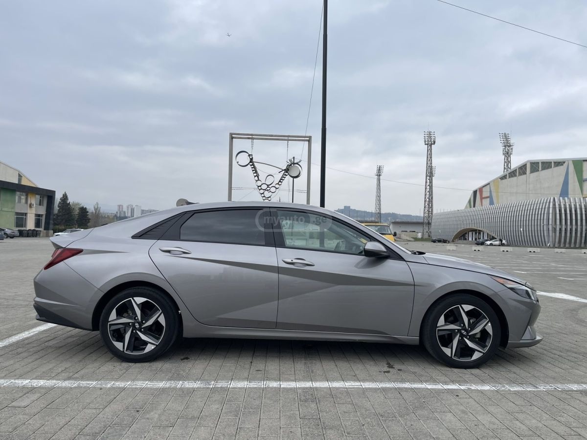 Hyundai Elantra - фото 3