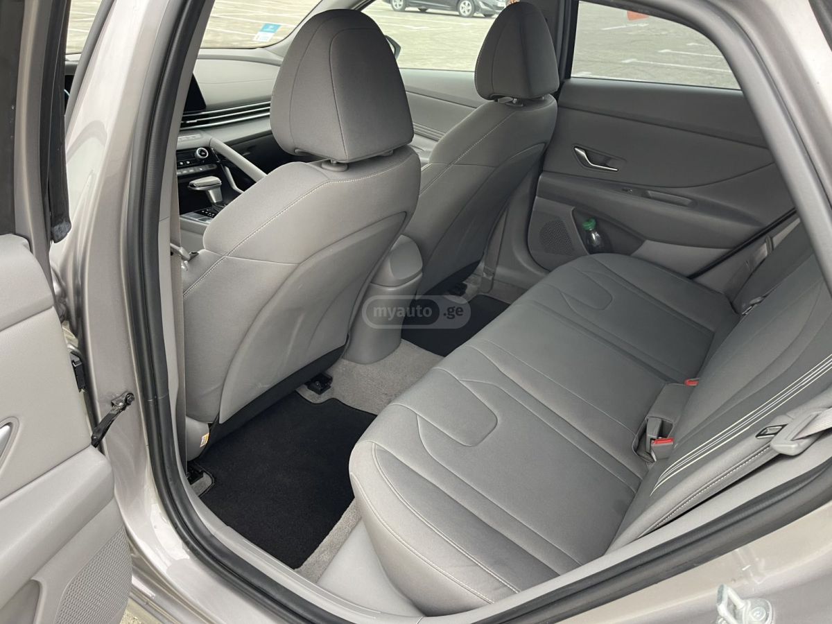 Hyundai Elantra - фото 9