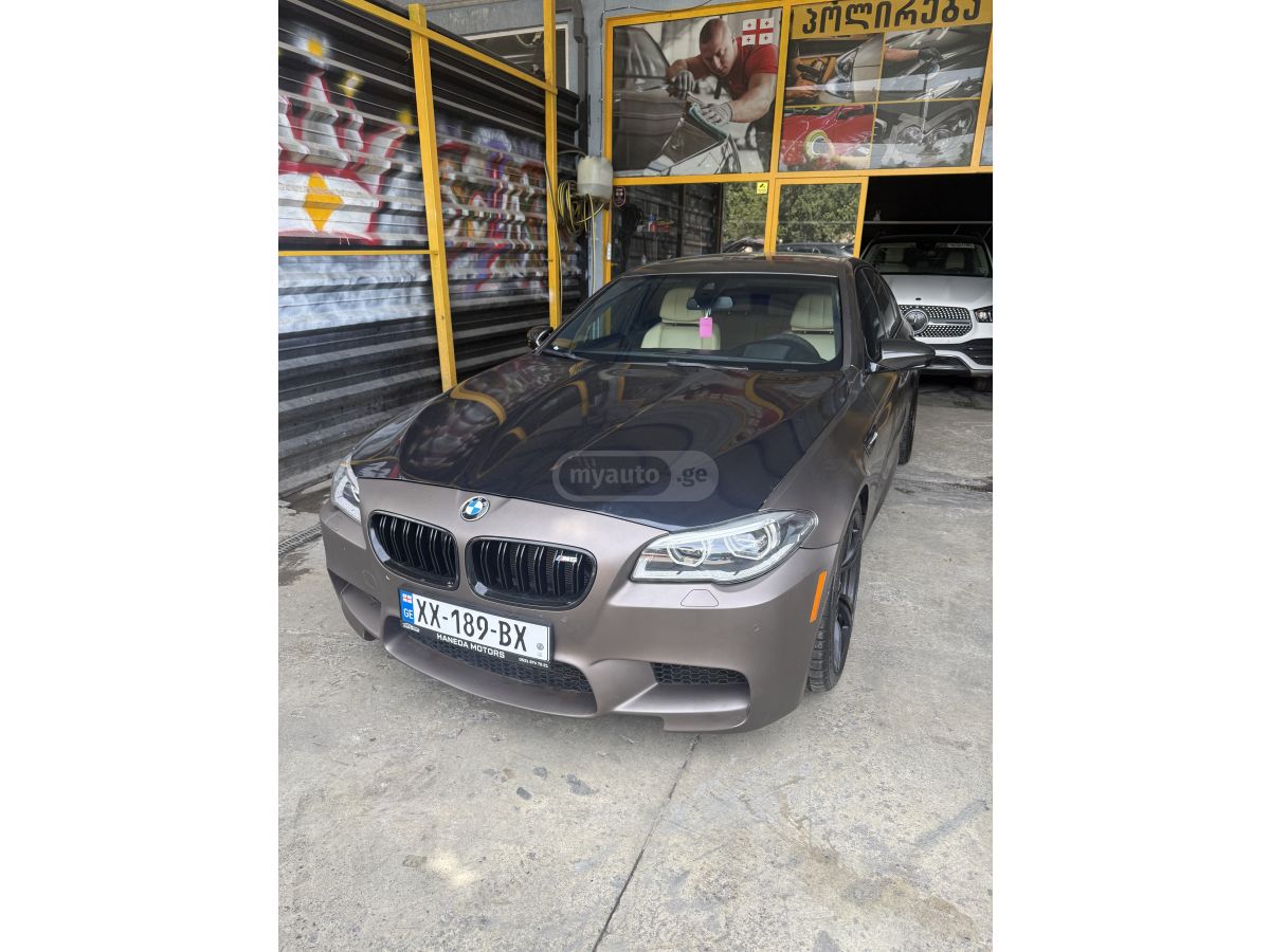 BMW M5 - фото 1