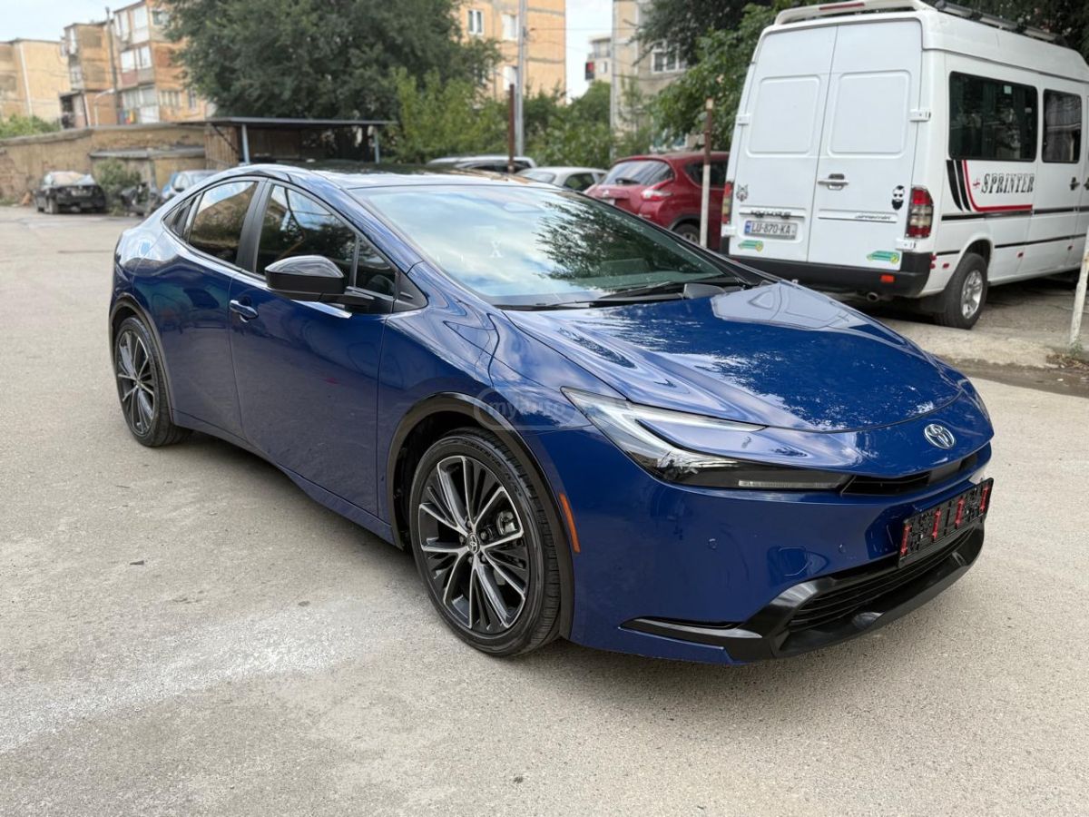 Toyota LE 5dr Front-Wheel Drive Hatch — миниатюра 1