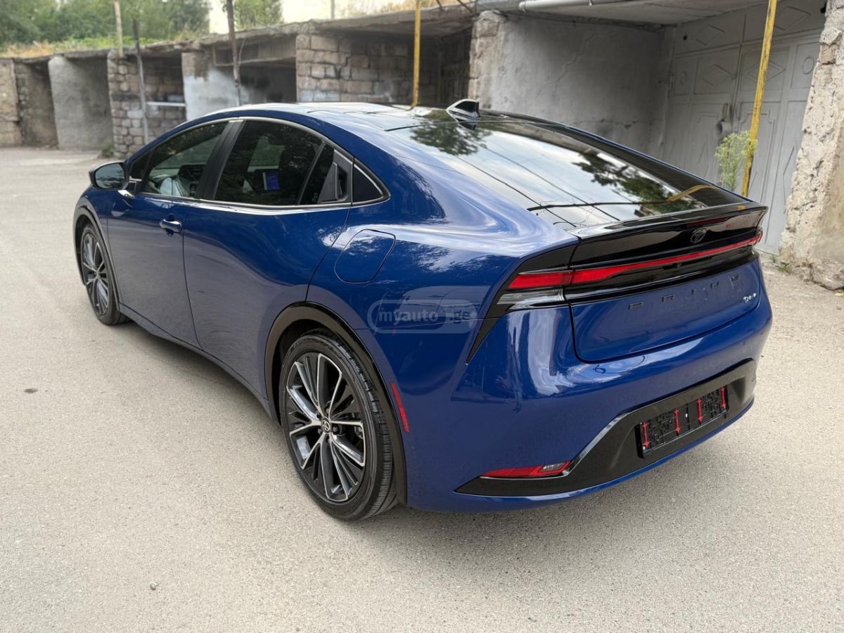 Toyota LE 5dr Front-Wheel Drive Hatch — миниатюра 11