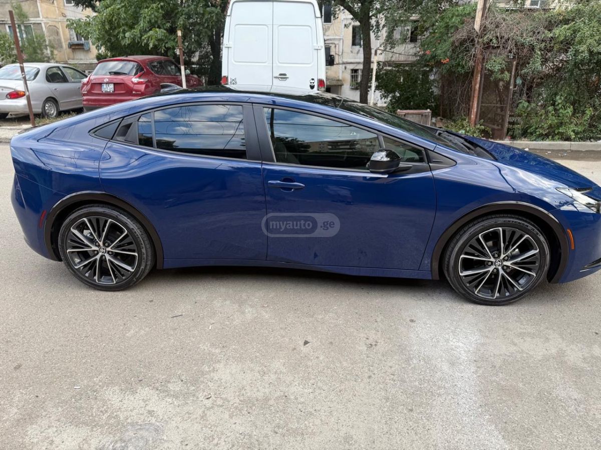 Toyota LE 5dr Front-Wheel Drive Hatch — миниатюра 12