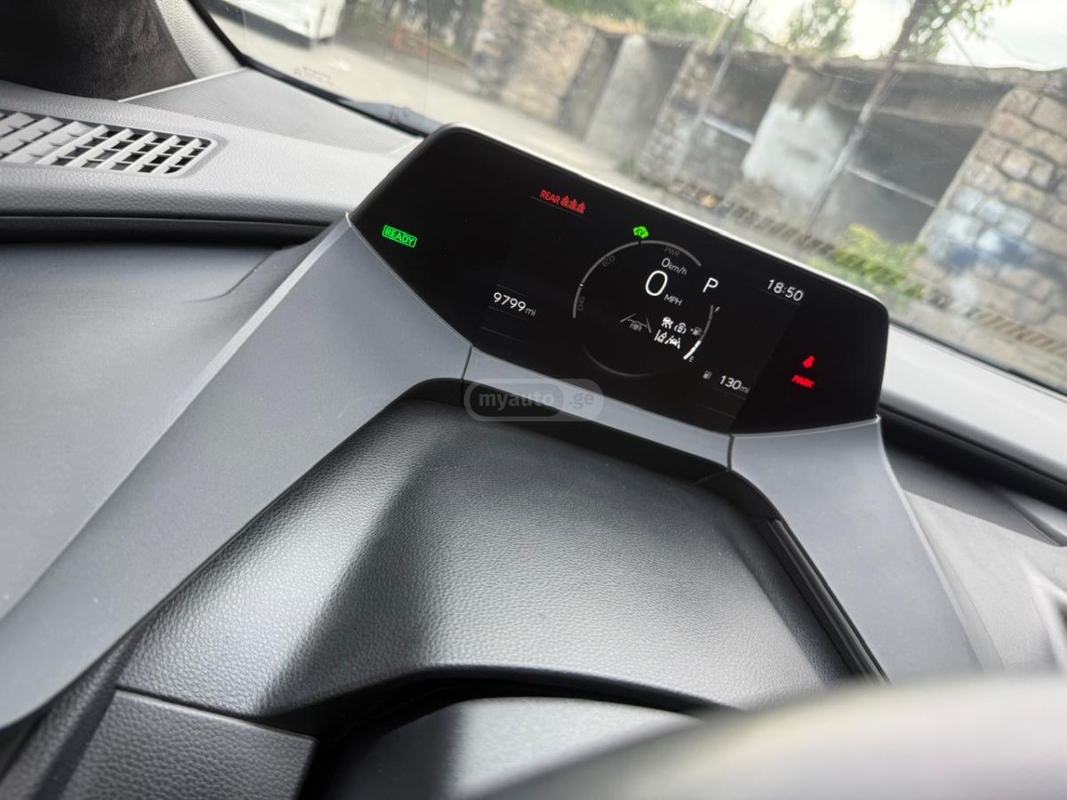 Toyota LE 5dr Front-Wheel Drive Hatch — миниатюра 13