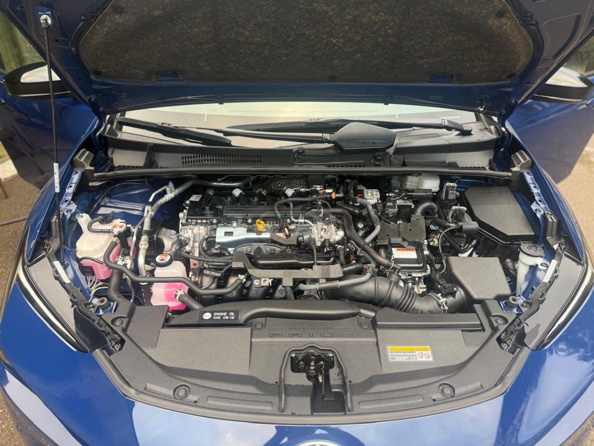 Toyota LE 5dr Front-Wheel Drive Hatch — миниатюра 3