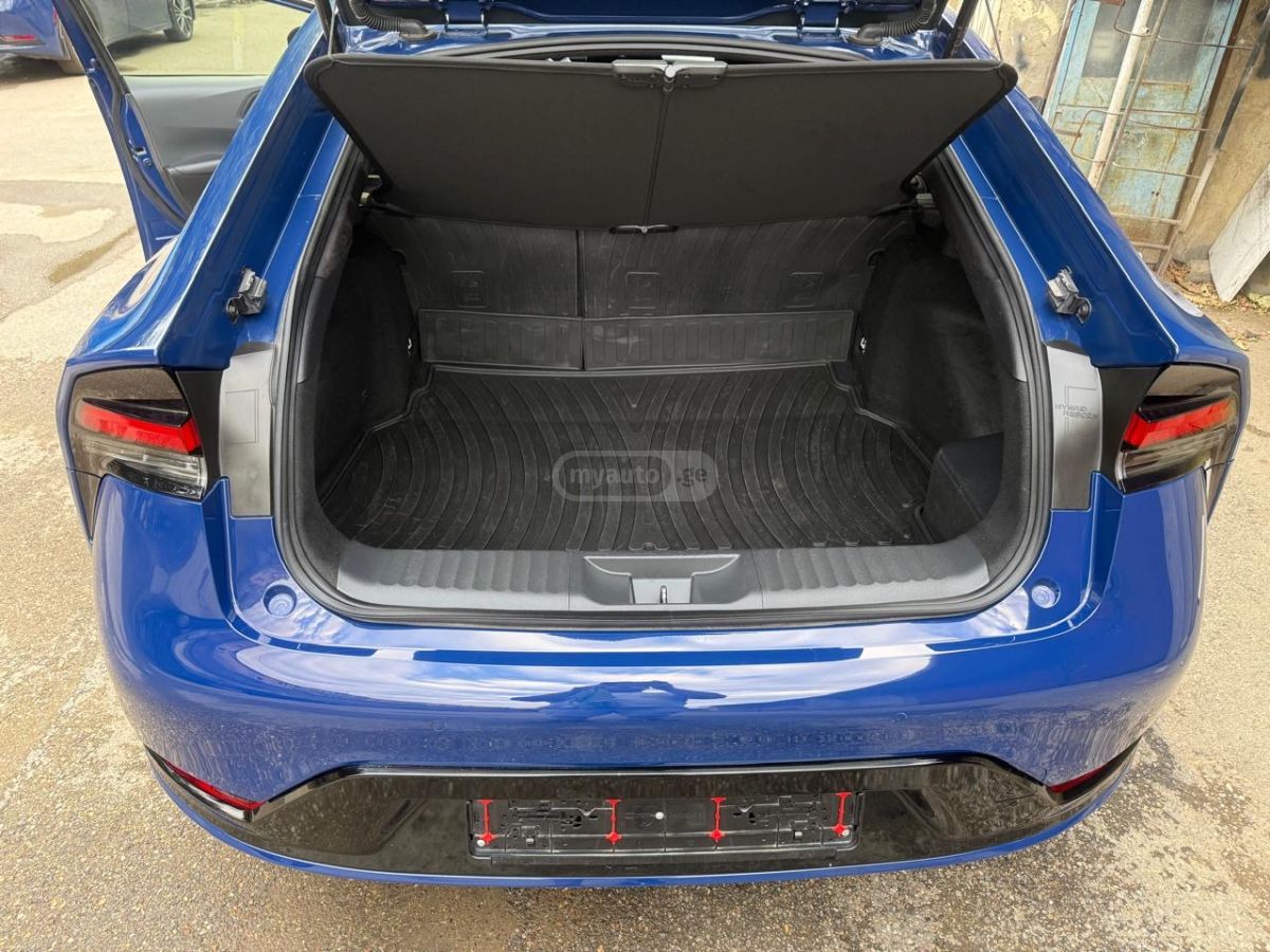 Toyota LE 5dr Front-Wheel Drive Hatch — миниатюра 4