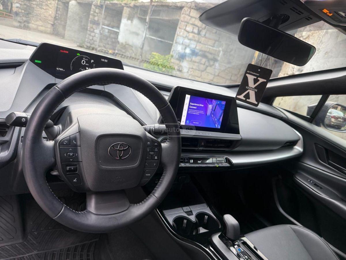 Toyota LE 5dr Front-Wheel Drive Hatch — миниатюра 6