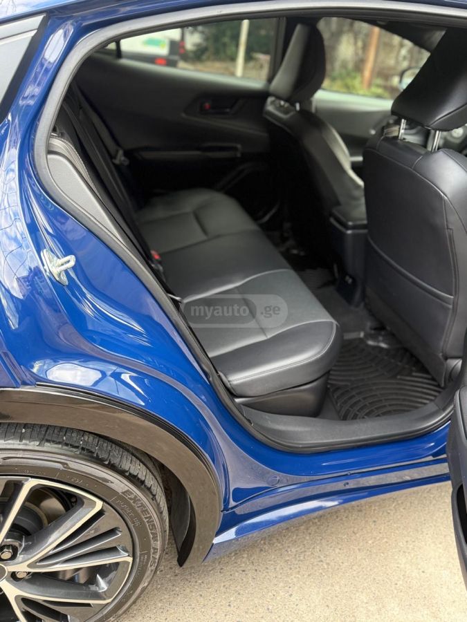 Toyota LE 5dr Front-Wheel Drive Hatch — миниатюра 9