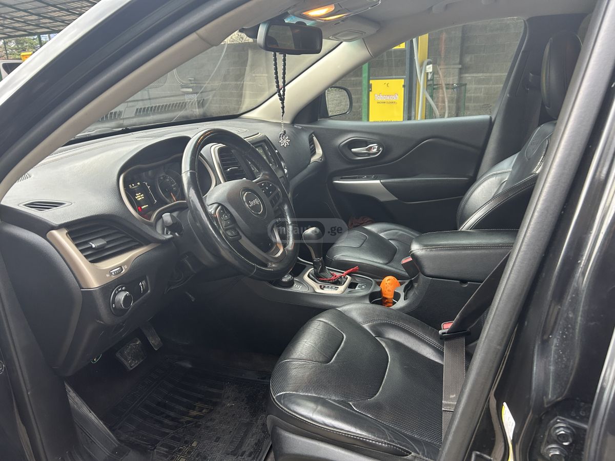 Jeep Cherokee - фото 12
