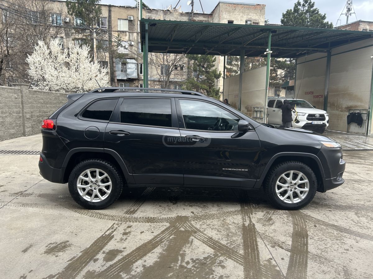 Jeep Cherokee - фото 4