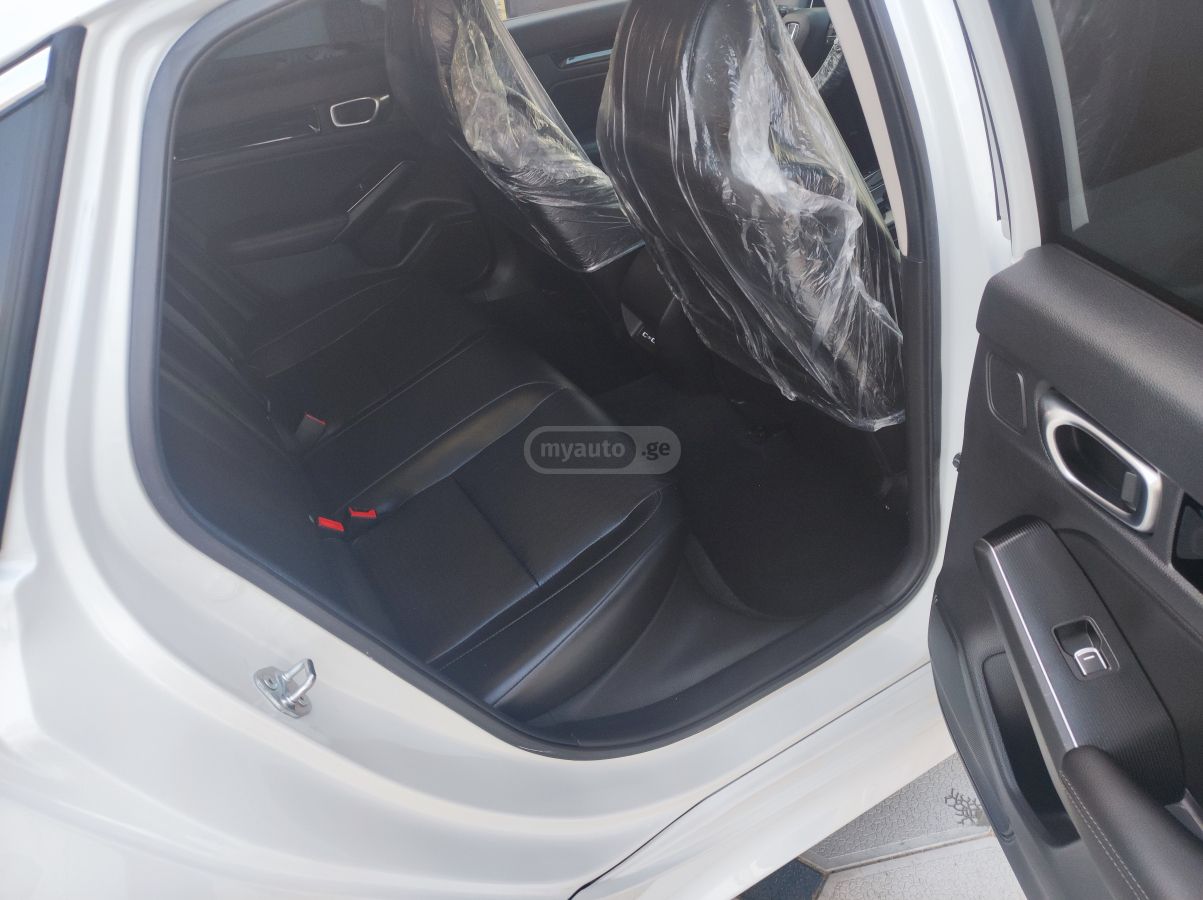 Honda Touring 4dr Sedan CVT — миниатюра 10