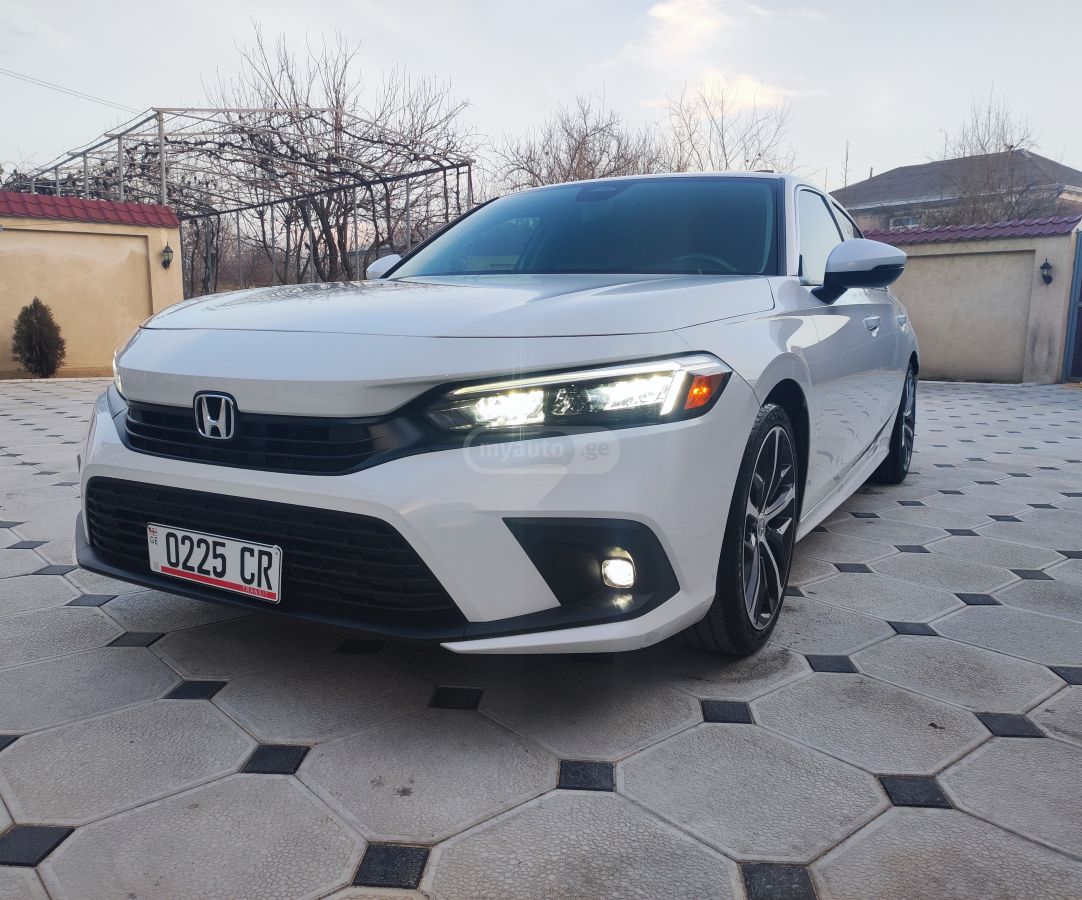 Honda Touring 4dr Sedan CVT — миниатюра 2