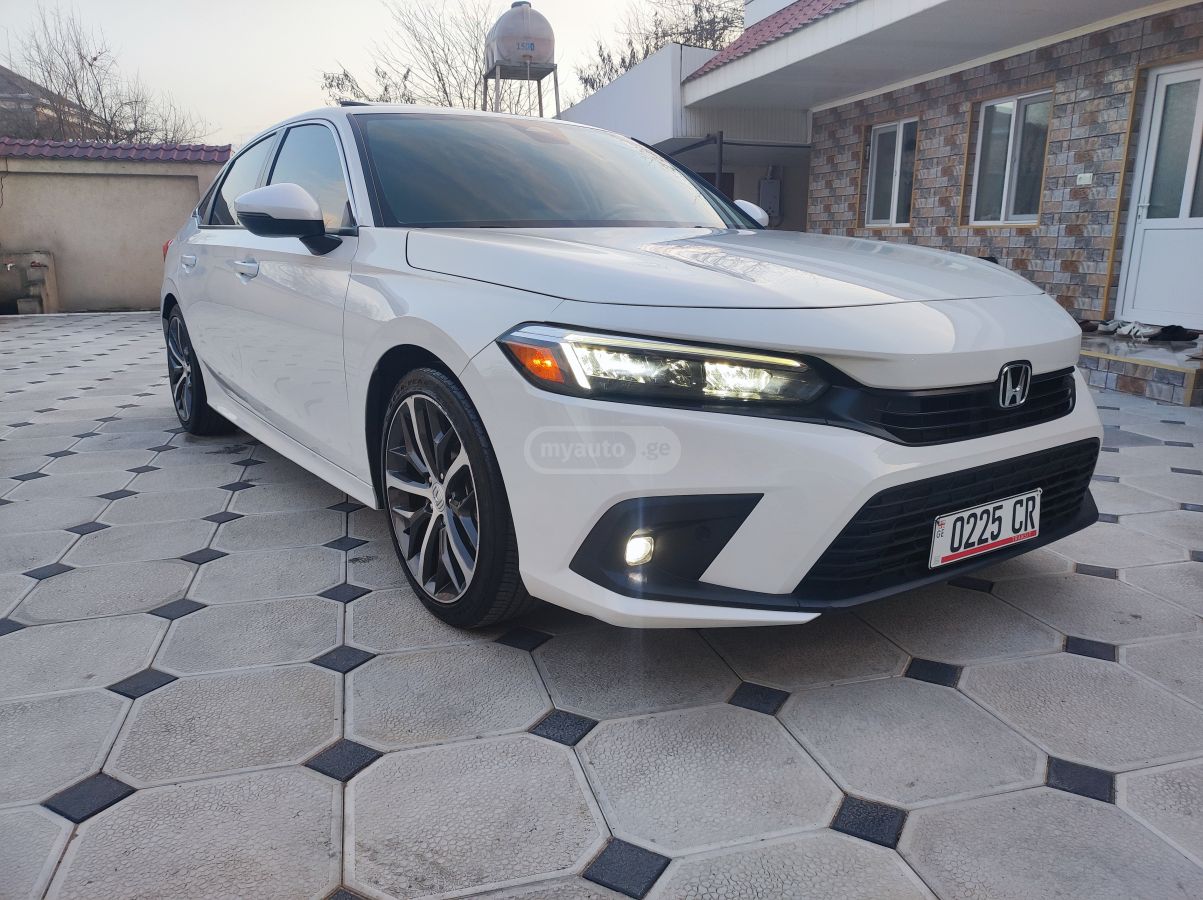 Honda Touring 4dr Sedan CVT — миниатюра 4