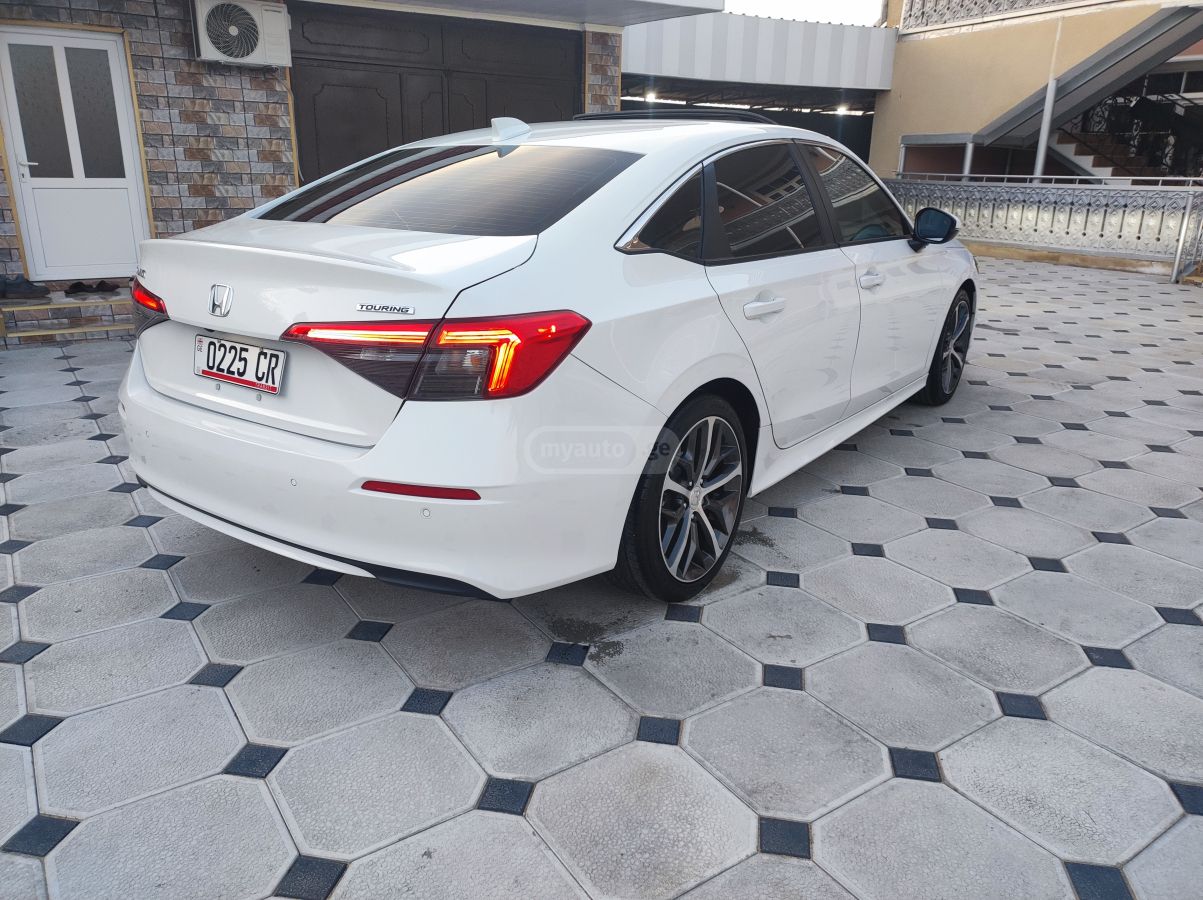 Honda Touring 4dr Sedan CVT — миниатюра 5