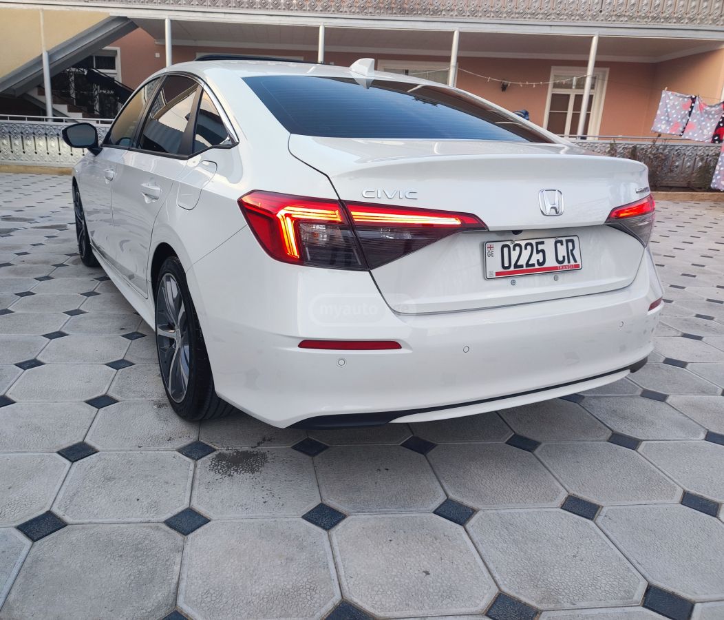 Honda Touring 4dr Sedan CVT — миниатюра 6