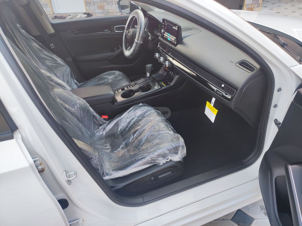 Honda Touring 4dr Sedan CVT — миниатюра 8