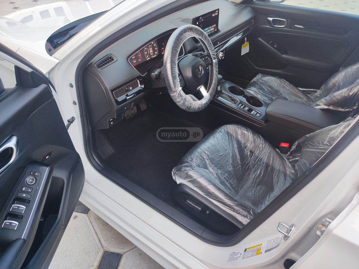 Honda Touring 4dr Sedan CVT — миниатюра 9