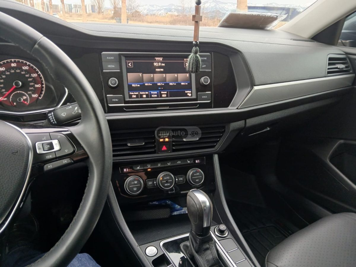 Volkswagen Jetta - фото 2