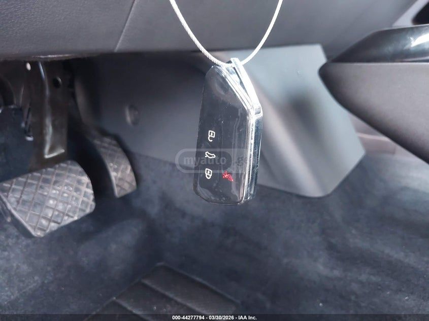 Volkswagen ID 4 - фото 11