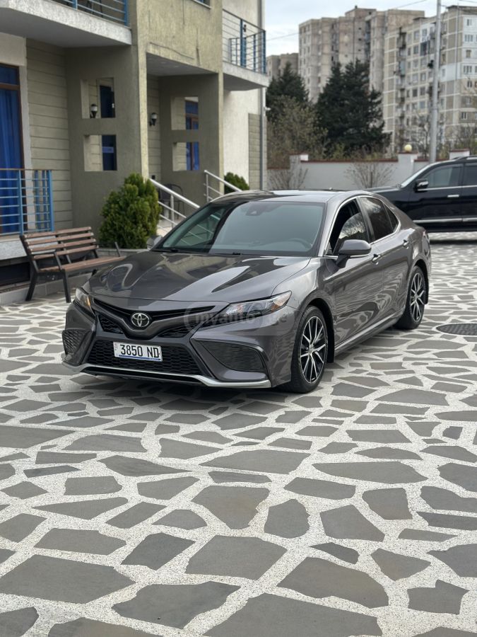 Toyota Camry - фото 1