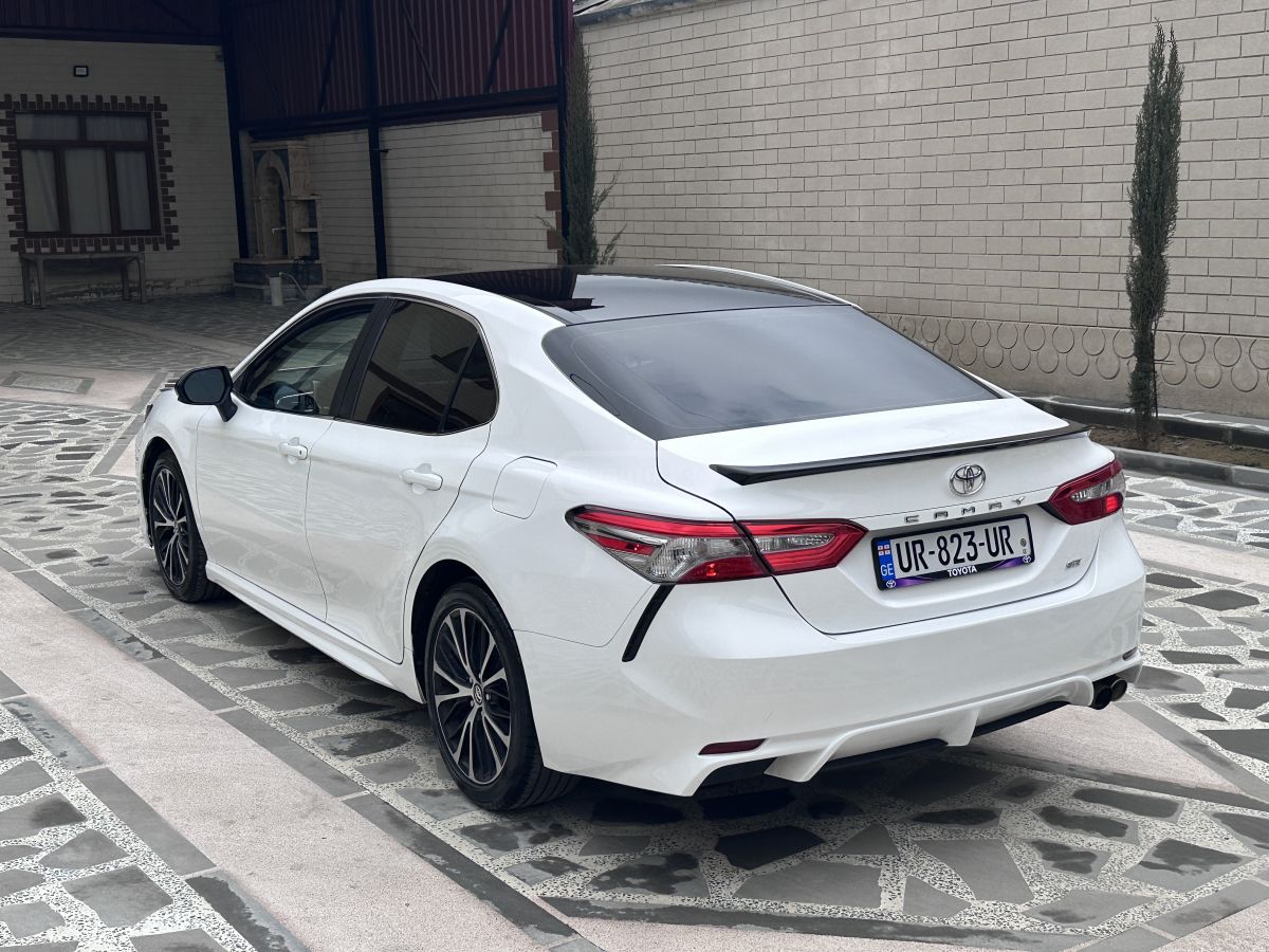 Toyota Camry - фото 4