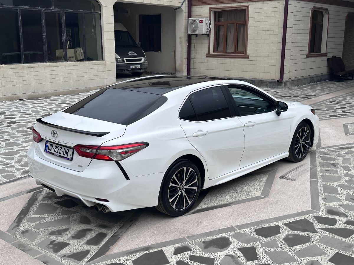 Toyota Camry - фото 6