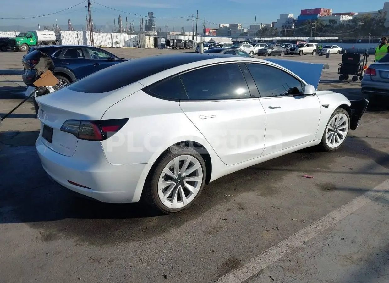 Tesla Model 3 - фото 1
