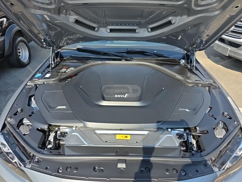 BMW i4 - фото 13