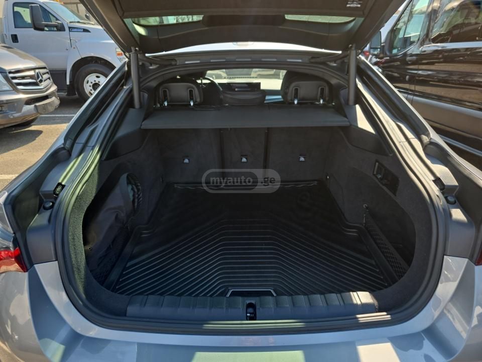 BMW i4 - фото 14