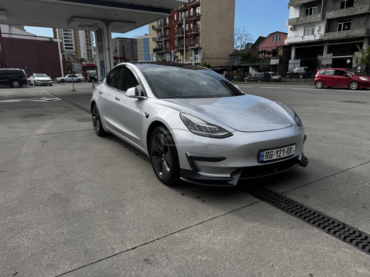 Tesla Model 3 - фото 1