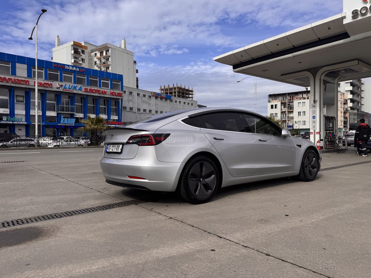 Tesla Model 3 - фото 3
