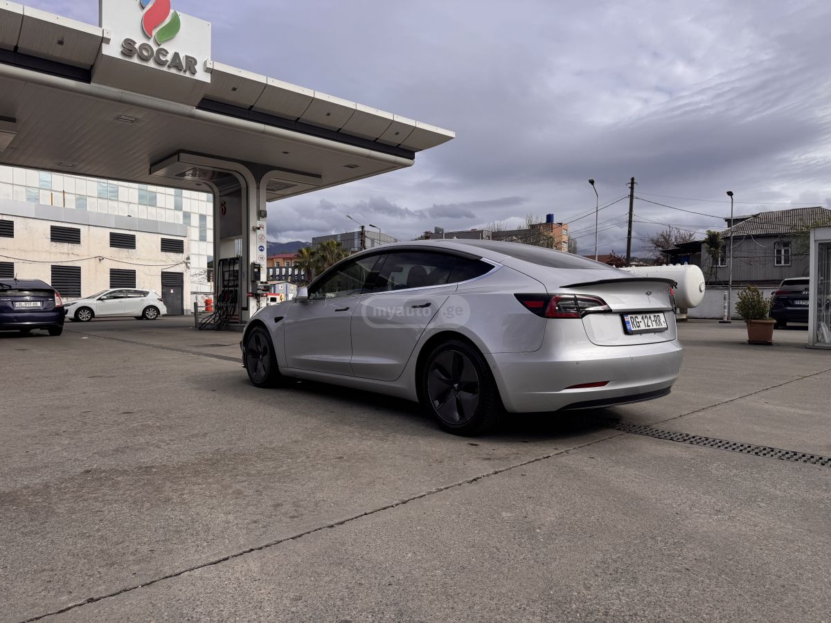 Tesla Model 3 - фото 4