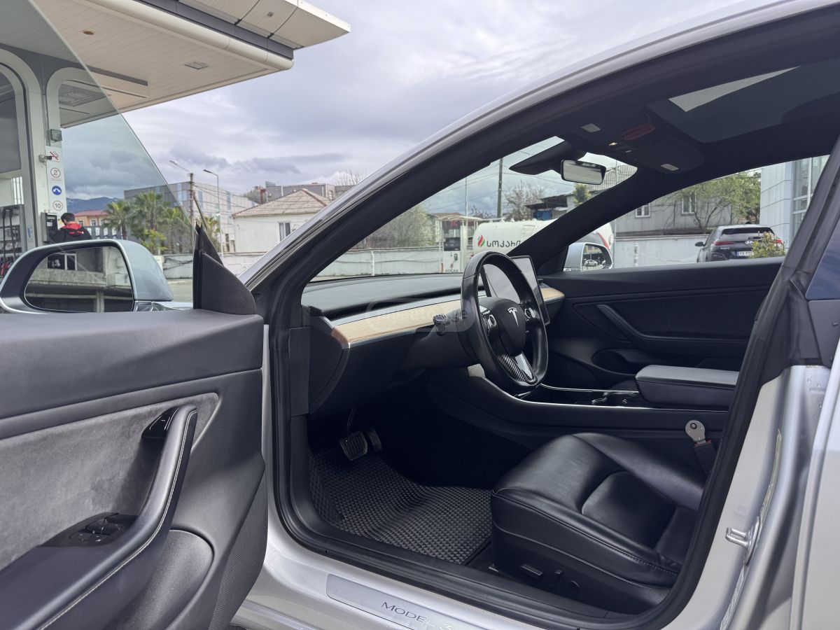 Tesla Model 3 - фото 6