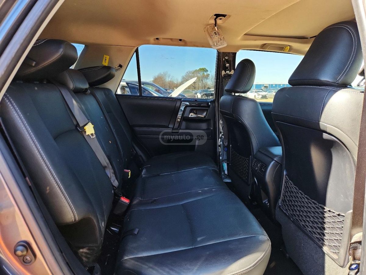 Toyota 4 Runner - фото 11