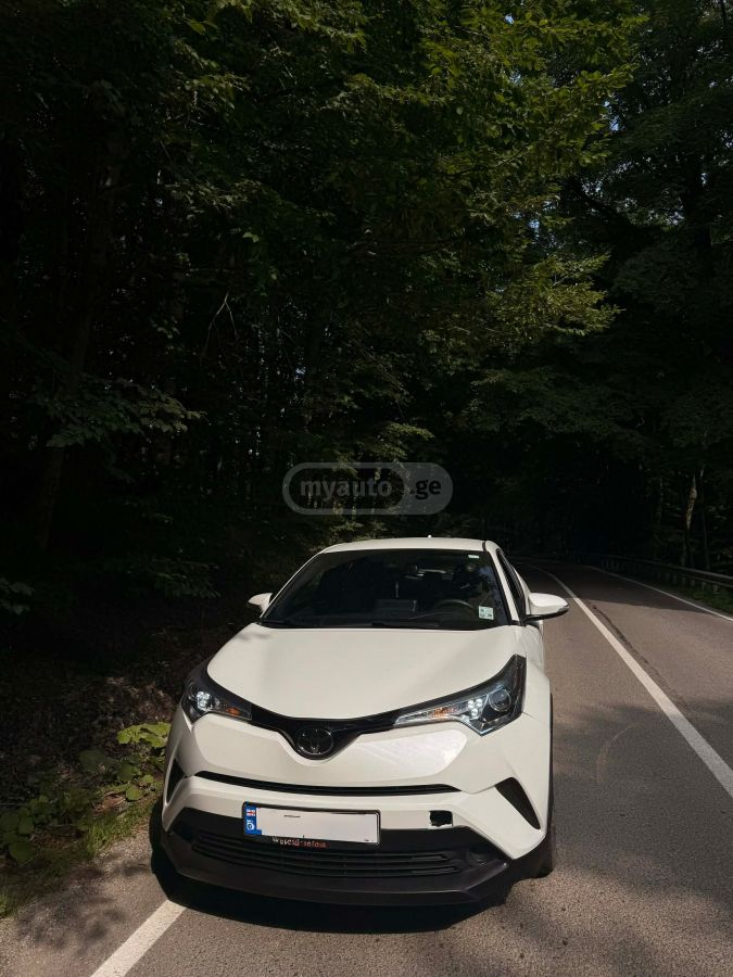 Toyota CHR - фото 1