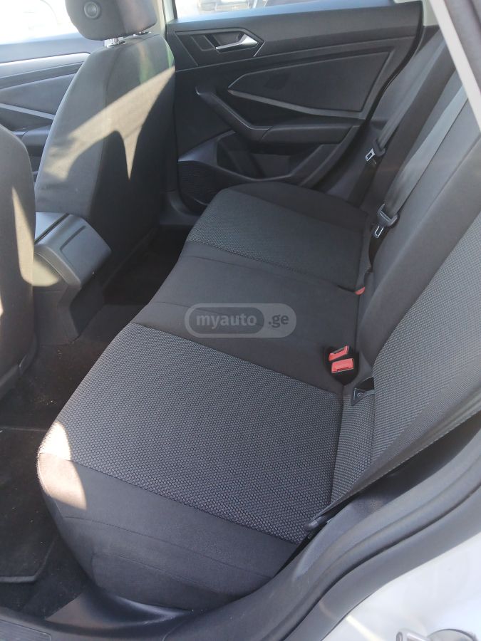 Volkswagen Jetta - фото 13