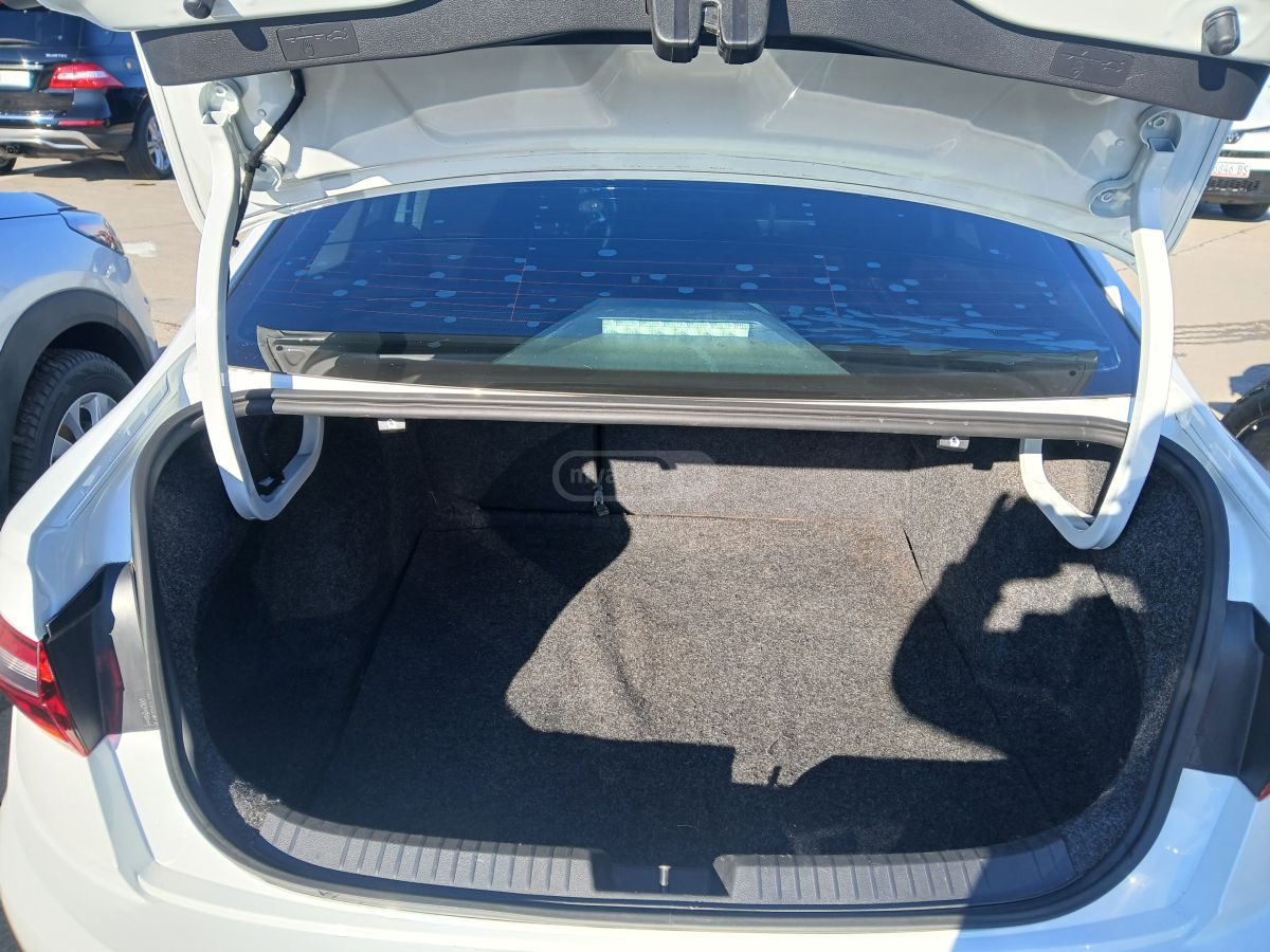 Volkswagen Jetta - фото 14