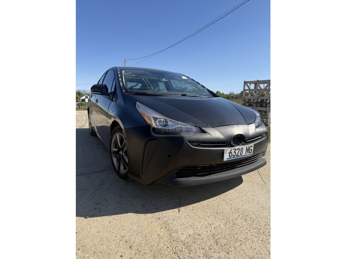 Toyota Prius - фото 1