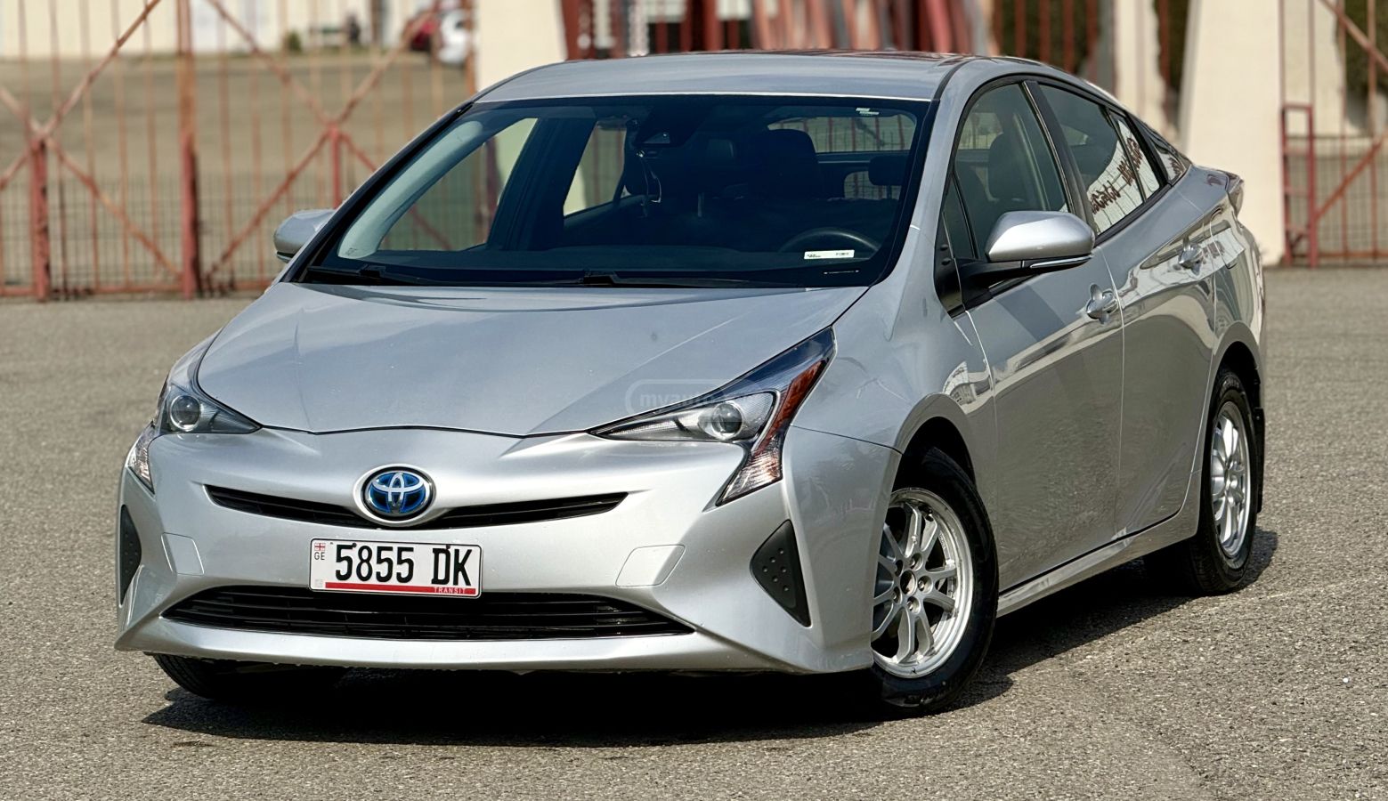 Toyota Prius - фото 1