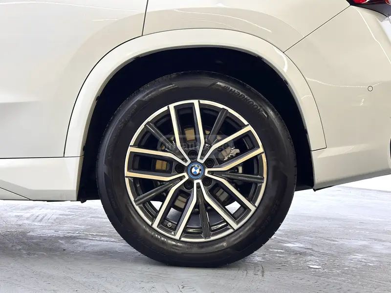 BMW iX1 2024 — миниатюра 11