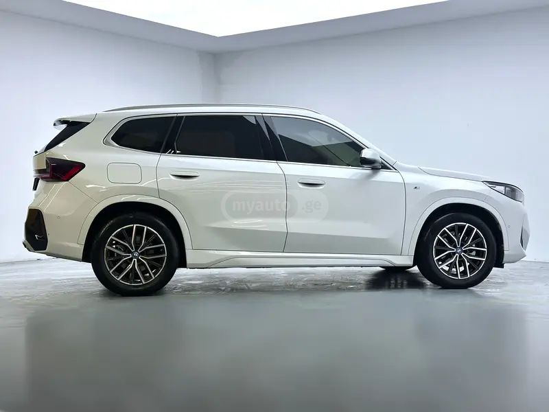 BMW iX1 2024 — миниатюра 8