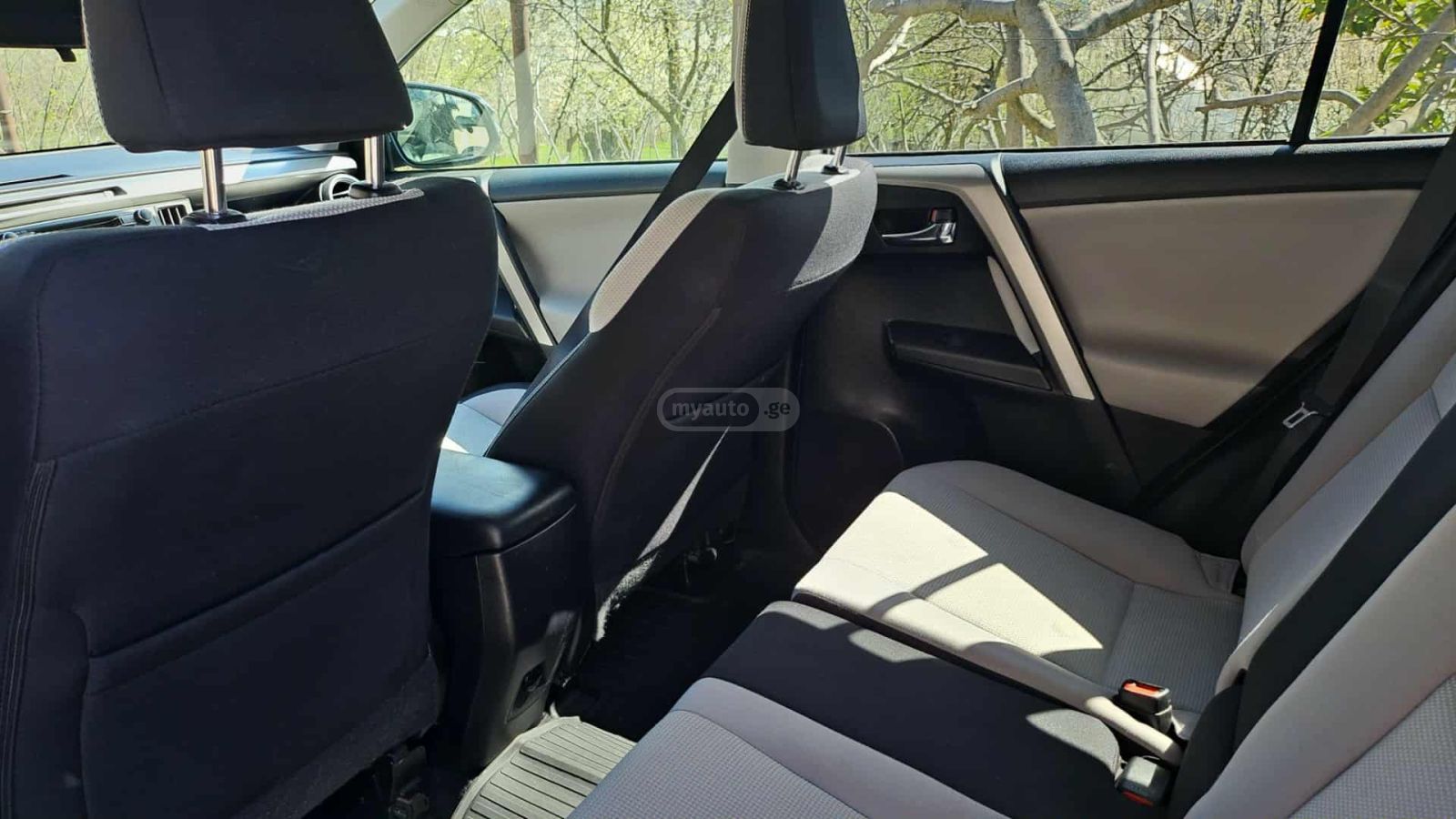 Toyota RAV 4 - фото 6