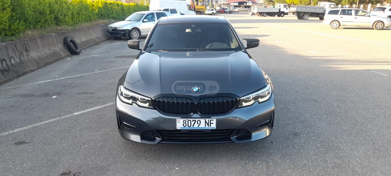 BMW 330 - фото 1