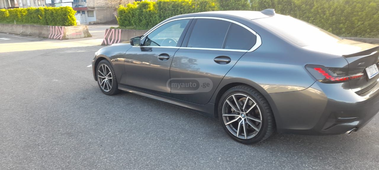 BMW 330 - фото 3