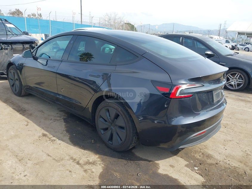 Tesla Model 3 2025 — миниатюра 3