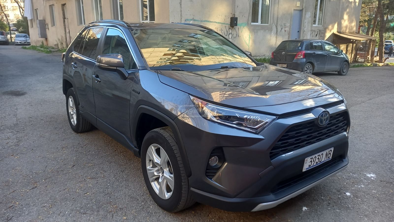 Toyota RAV 4 - фото 1